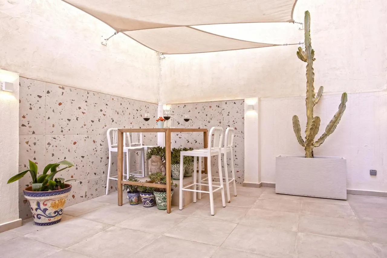 -Malagasunapts-Merced Private Terrace Apartment